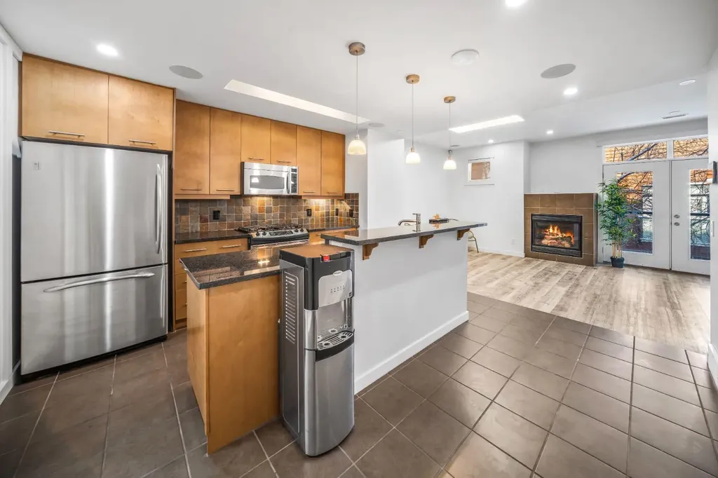 156 9 Street NE Calgary AB T2E 0P4