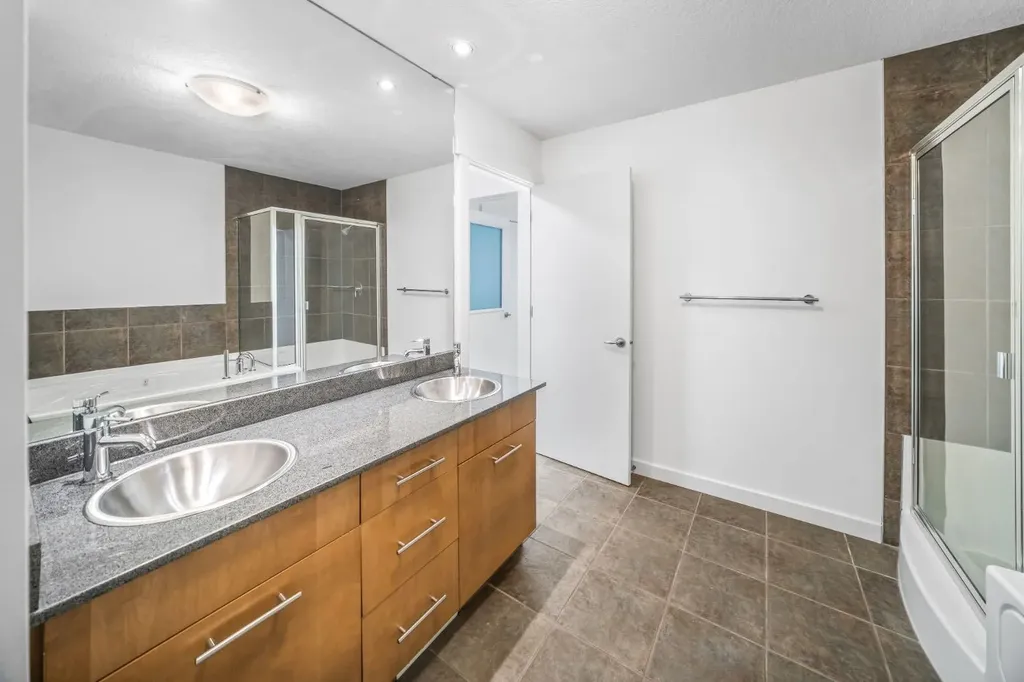 156 9 Street NE Calgary AB T2E 0P4