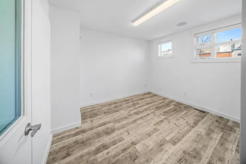 156 9 Street NE Calgary AB T2E 0P4