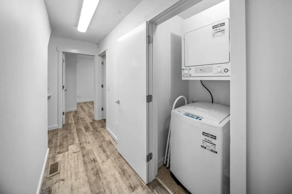 156 9 Street NE Calgary AB T2E 0P4