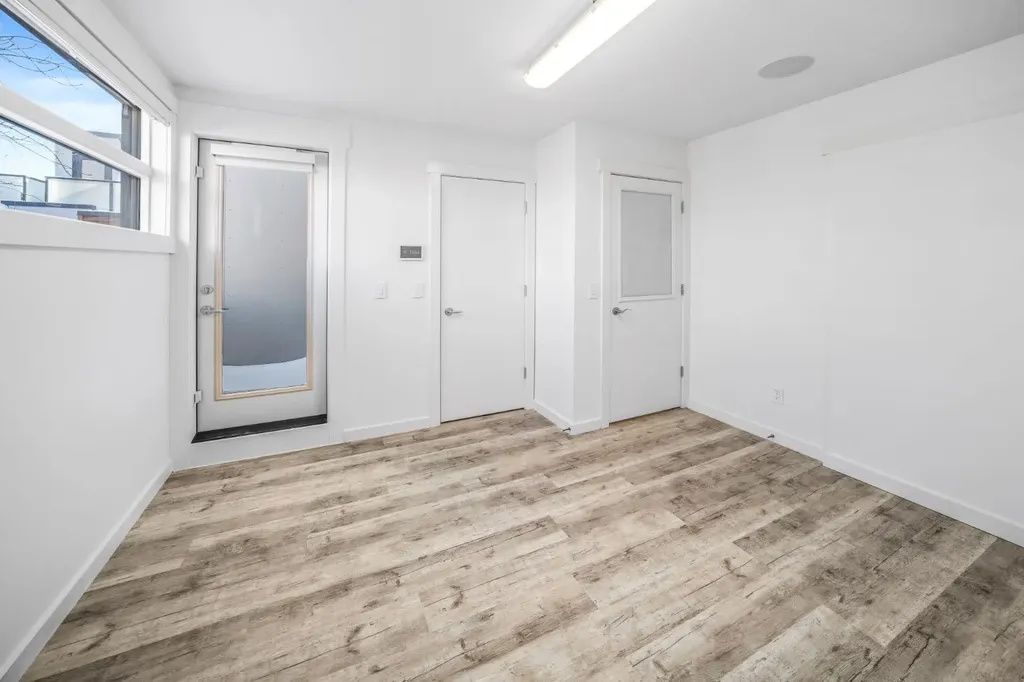 156 9 Street NE Calgary AB T2E 0P4