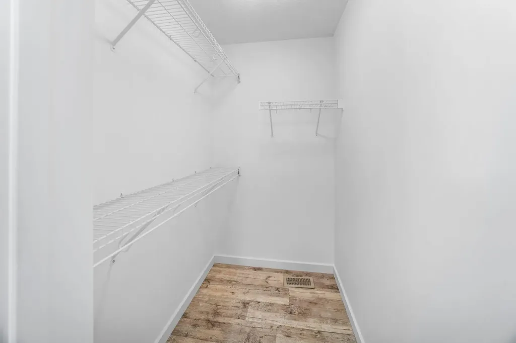 156 9 Street NE Calgary AB T2E 0P4