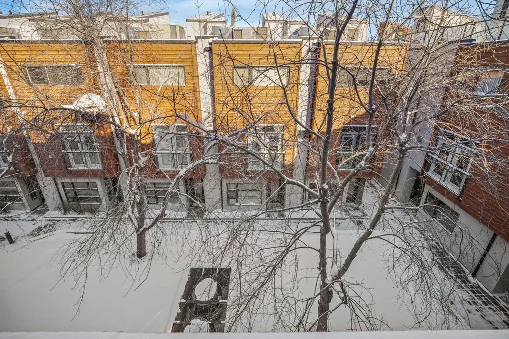 156 9 Street NE Calgary AB T2E 0P4