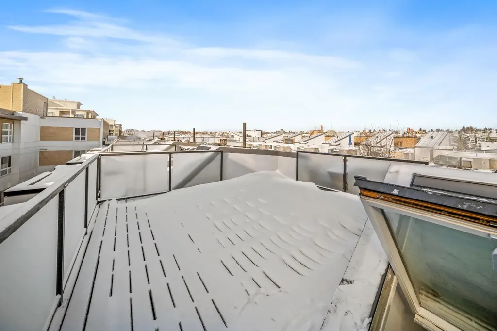 156 9 Street NE Calgary AB T2E 0P4