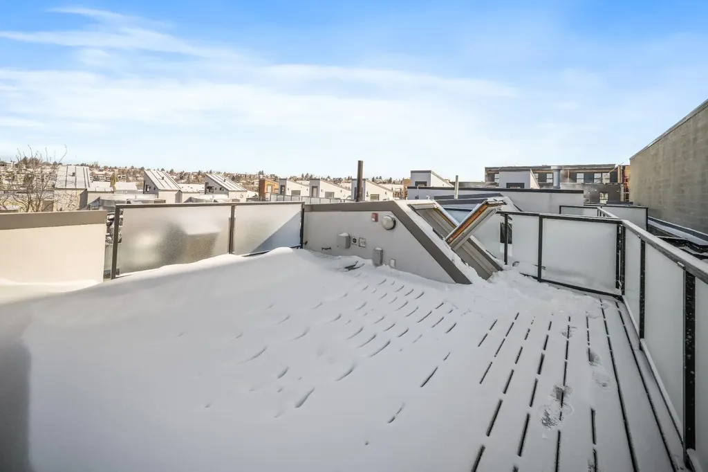 156 9 Street NE Calgary AB T2E 0P4