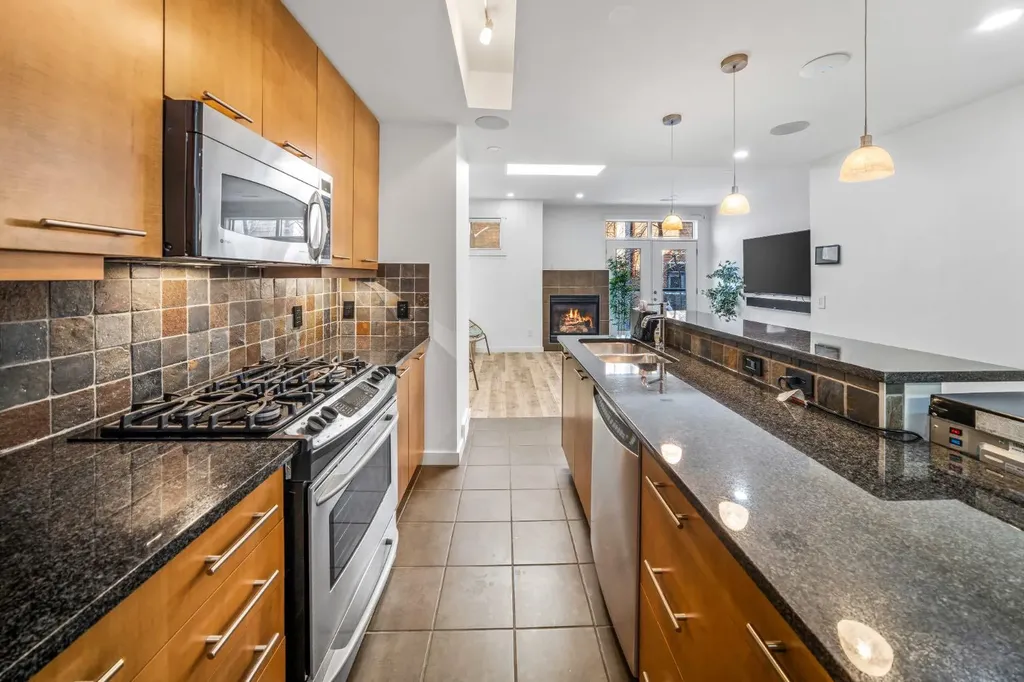 156 9 Street NE Calgary AB T2E 0P4