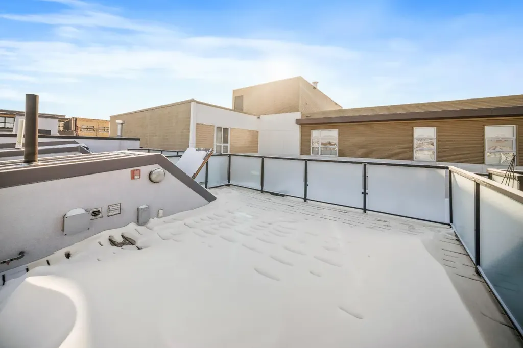 156 9 Street NE Calgary AB T2E 0P4