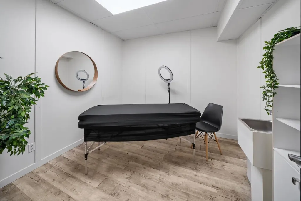 156 9 Street NE Calgary AB T2E 0P4