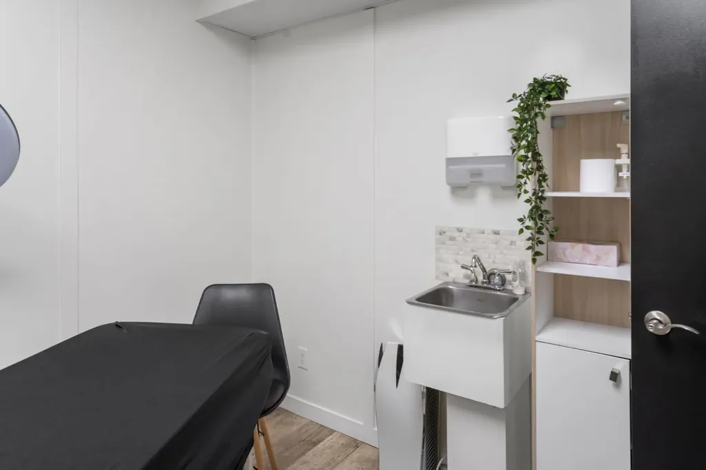 156 9 Street NE Calgary AB T2E 0P4