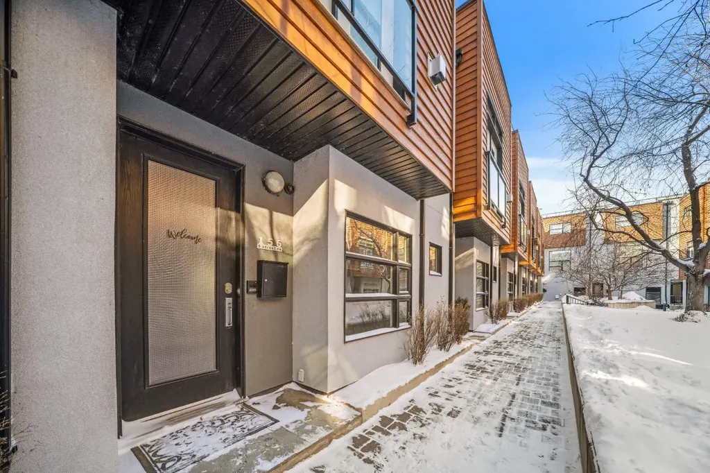 156 9 Street NE Calgary AB T2E 0P4
