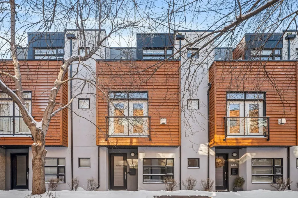156 9 Street NE Calgary AB T2E 0P4