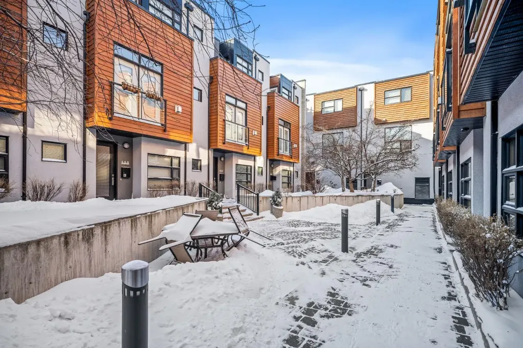 156 9 Street NE Calgary AB T2E 0P4