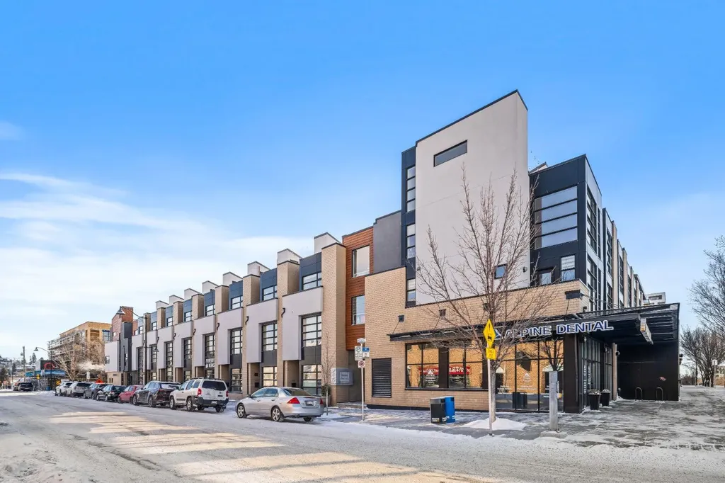 156 9 Street NE Calgary AB T2E 0P4