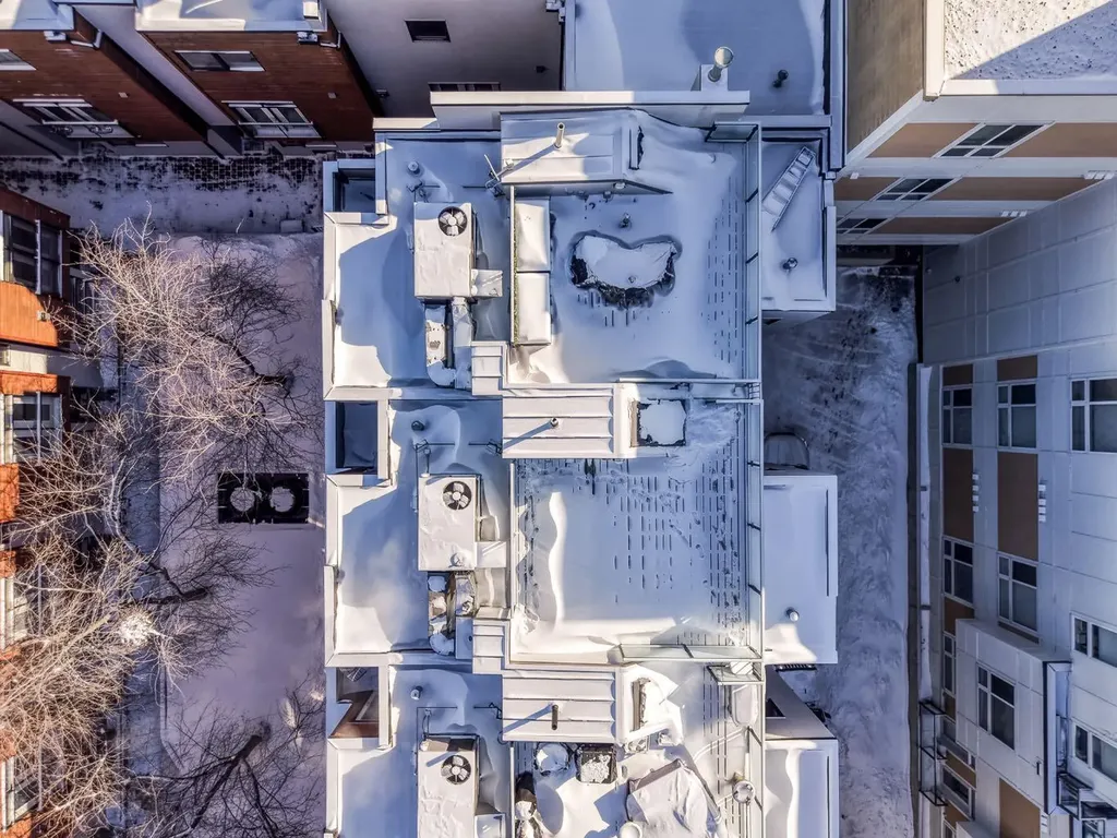156 9 Street NE Calgary AB T2E 0P4