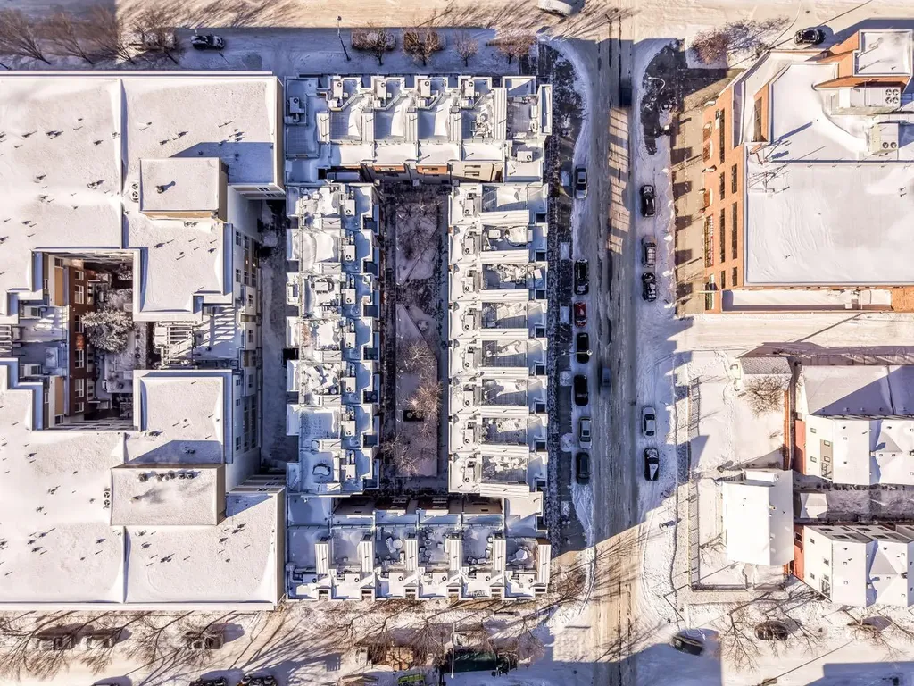156 9 Street NE Calgary AB T2E 0P4