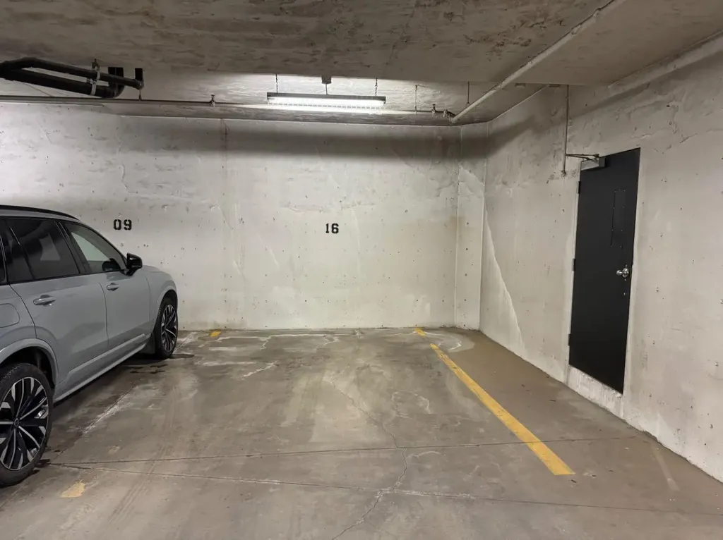156 9 Street NE Calgary AB T2E 0P4