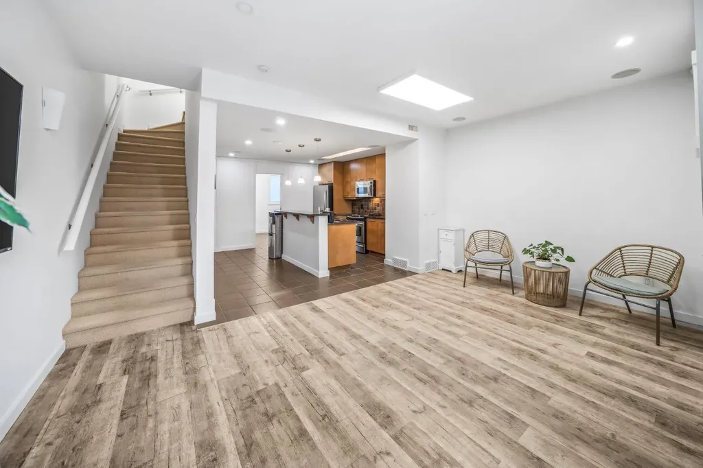 156 9 Street NE Calgary AB T2E 0P4