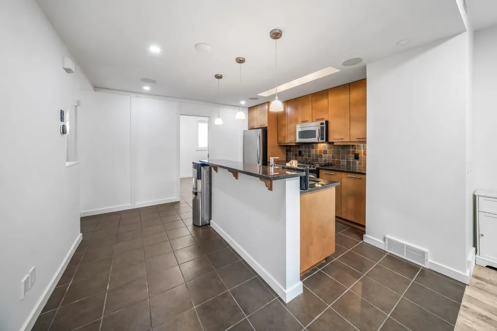 156 9 Street NE Calgary AB T2E 0P4
