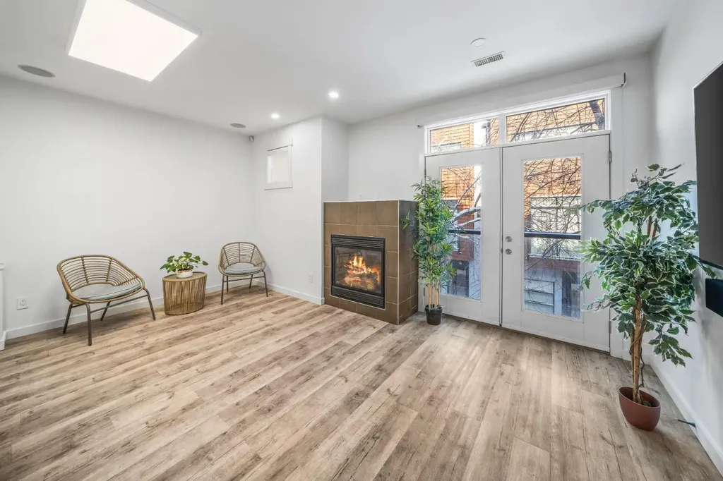 156 9 Street NE Calgary AB T2E 0P4