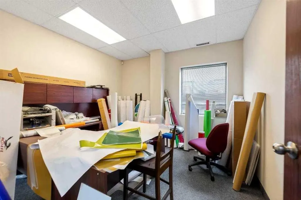 4852 50 Avenue NE Calgary AB T3J4L8