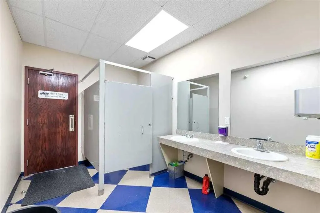 4852 50 Avenue NE Calgary AB T3J4L8