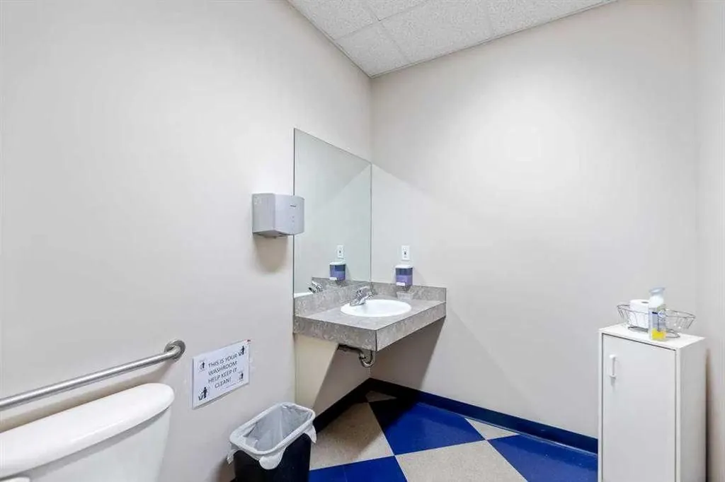 4852 50 Avenue NE Calgary AB T3J4L8
