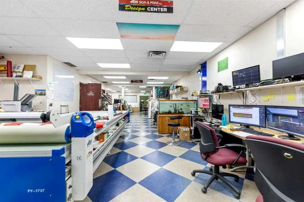 4852 50 Avenue NE Calgary AB T3J4L8