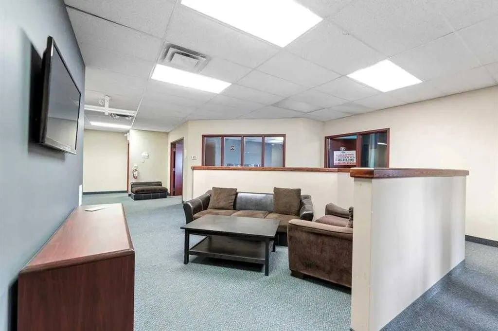 4852 50 Avenue NE Calgary AB T3J4L8