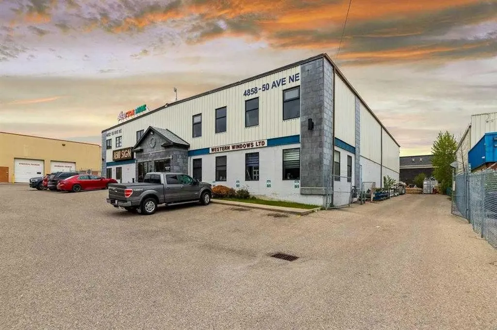 4852 50 Avenue NE Calgary AB T3J4L8