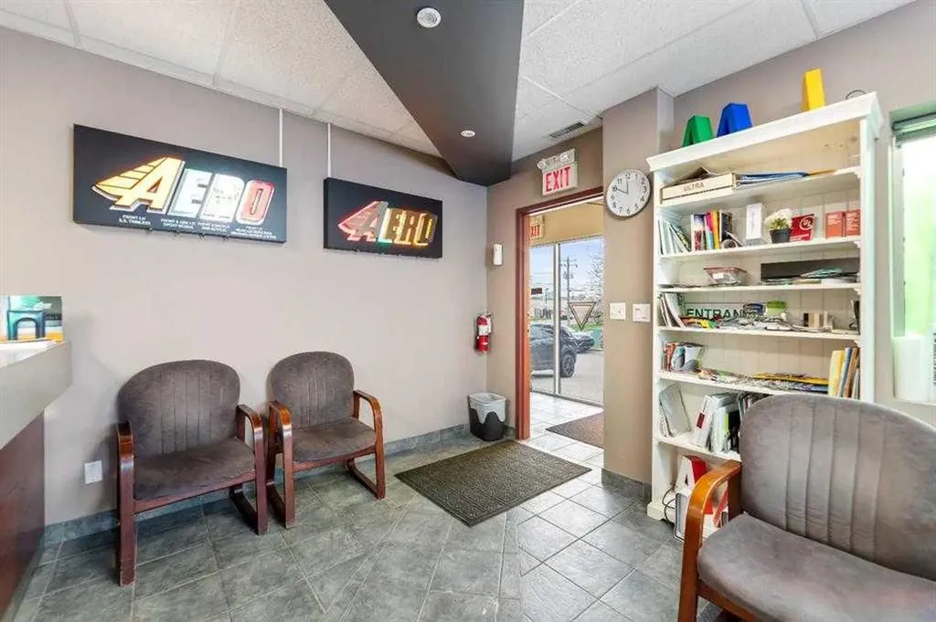 4852 50 Avenue NE Calgary AB T3J4L8