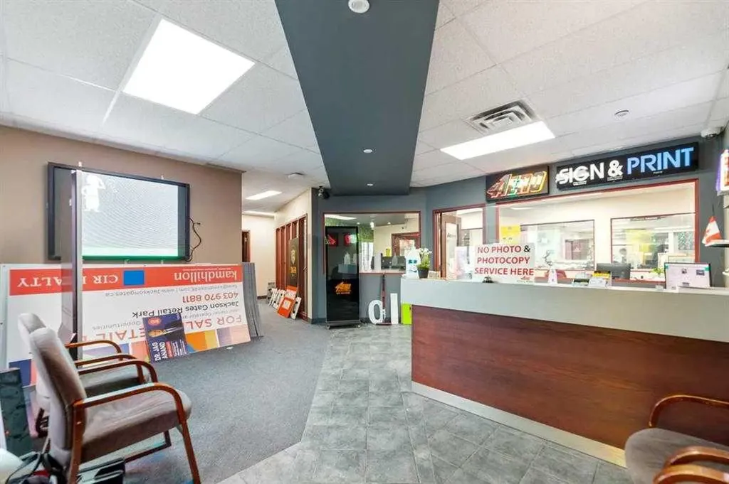 4852 50 Avenue NE Calgary AB T3J4L8