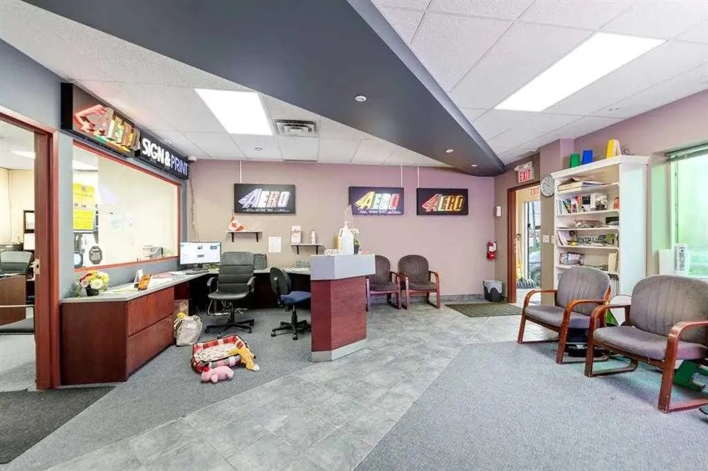 4852 50 Avenue NE Calgary AB T3J4L8
