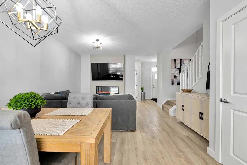 125 Emberside Hollow Cochrane AB T4C3E1