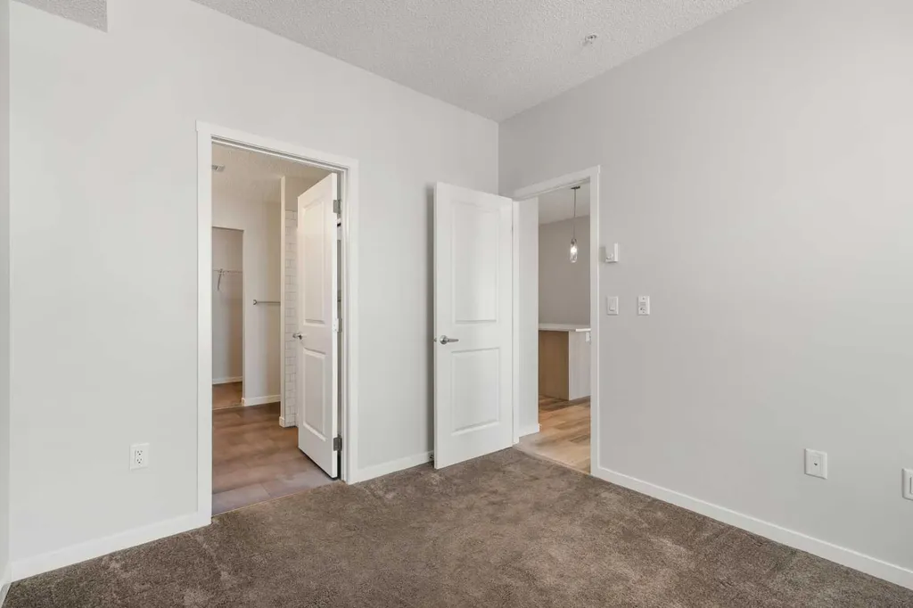 33 Carringham Gate NW Calgary AB T3P2H6