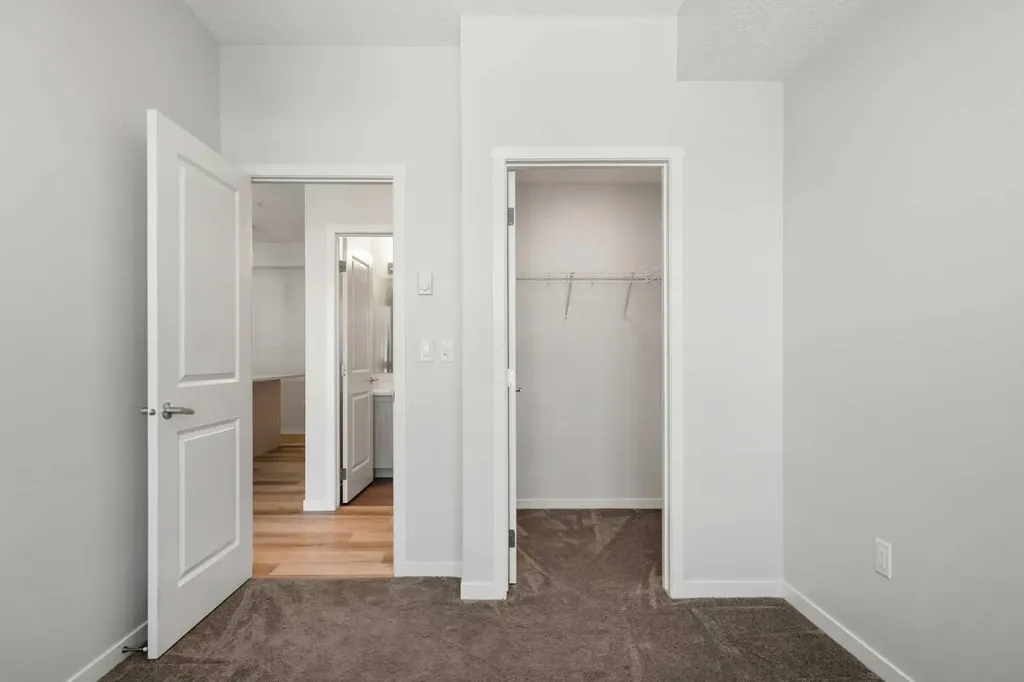 33 Carringham Gate NW Calgary AB T3P2H6