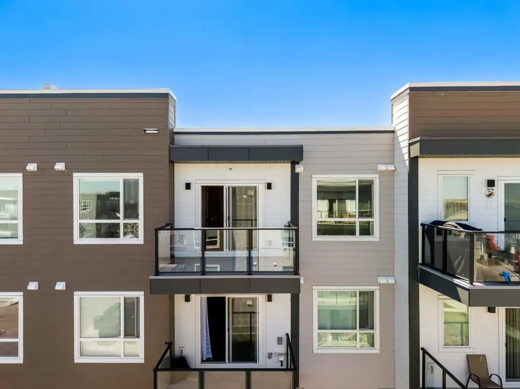 33 Carringham Gate NW Calgary AB T3P2H6