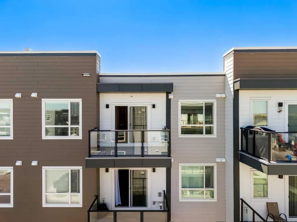 33 Carringham Gate NW Calgary AB T3P2H6