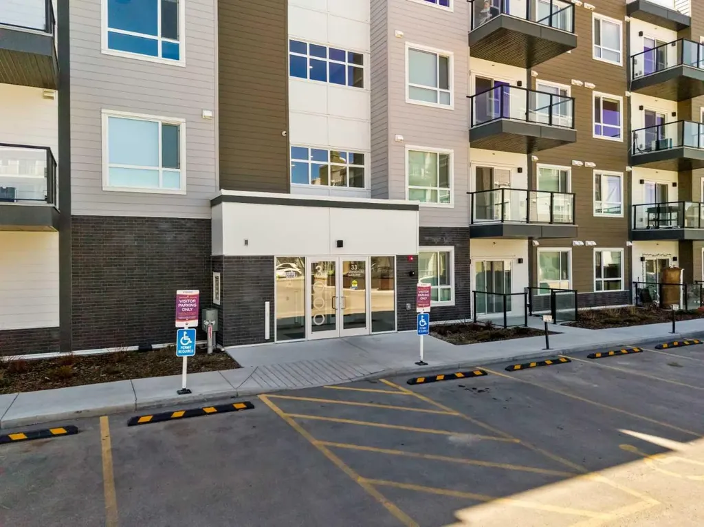 33 Carringham Gate NW Calgary AB T3P2H6