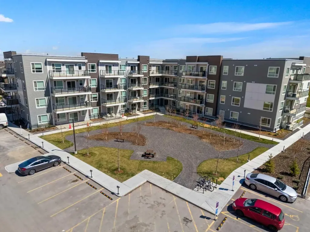 33 Carringham Gate NW Calgary AB T3P2H6