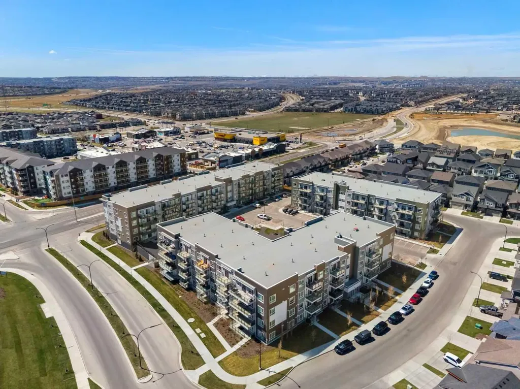 33 Carringham Gate NW Calgary AB T3P2H6