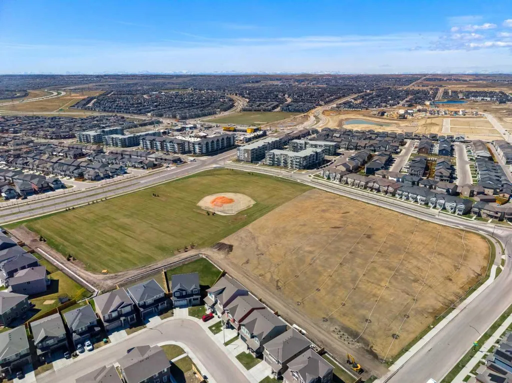 33 Carringham Gate NW Calgary AB T3P2H6