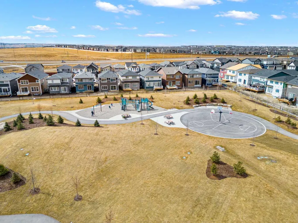 33 Carringham Gate NW Calgary AB T3P2H6