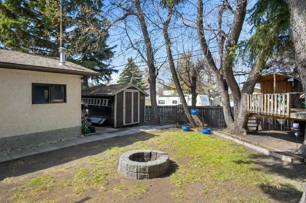 4306 55 Avenue Olds AB T4H 1B5