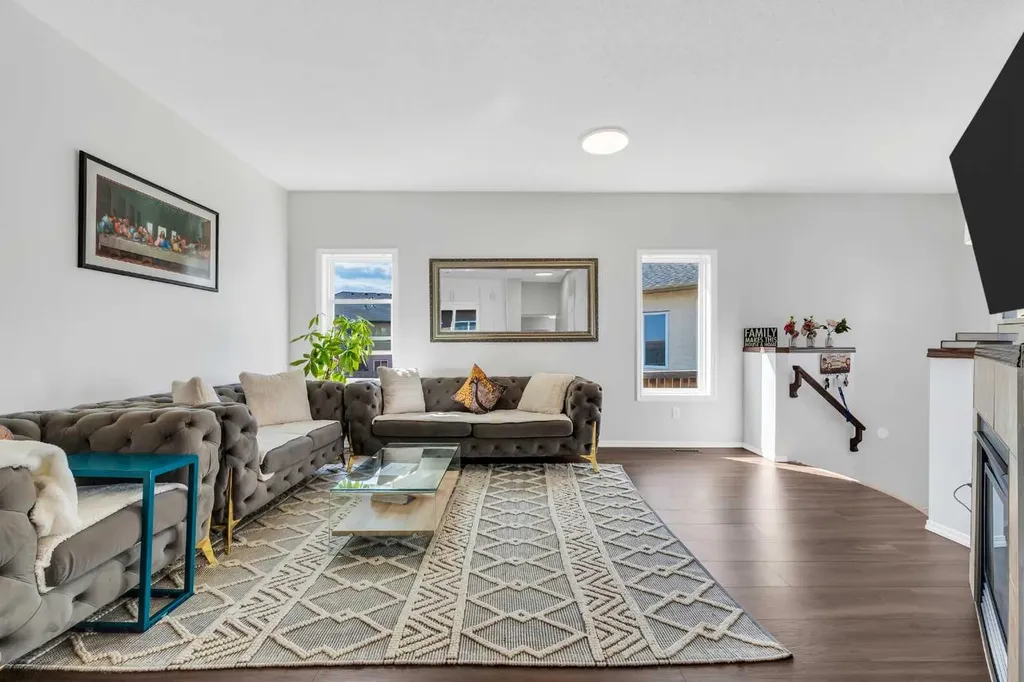 539 East Lakeview Place Chestermere AB T1X 0A3