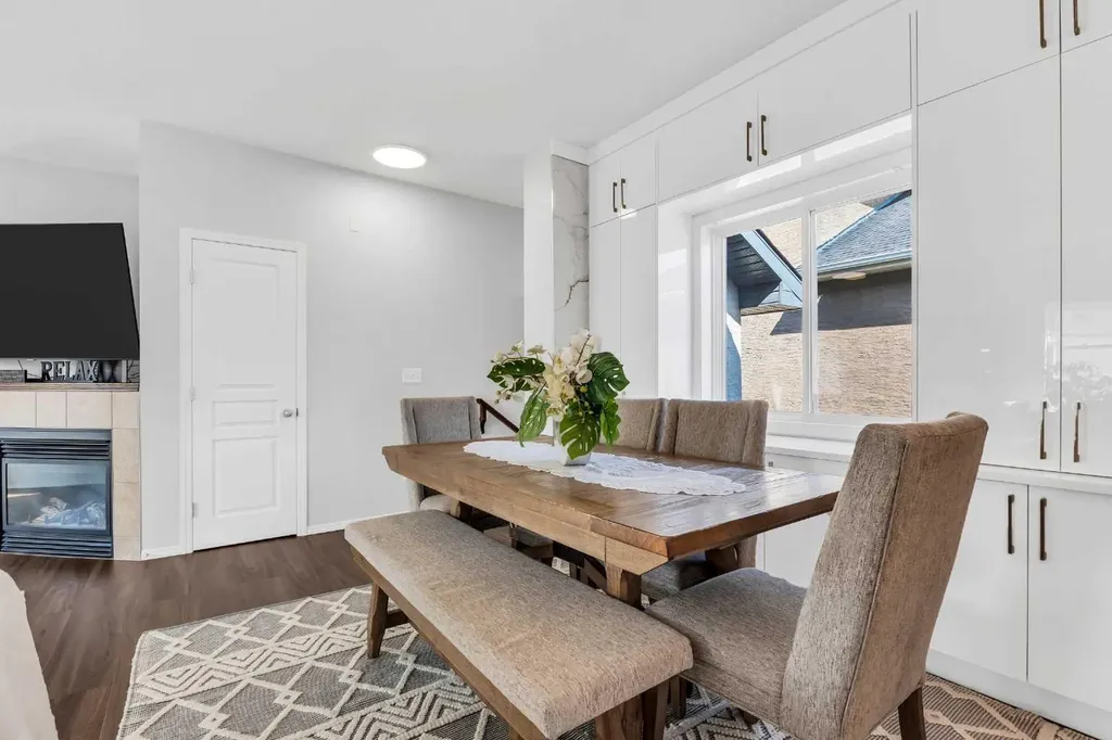 539 East Lakeview Place Chestermere AB T1X 0A3