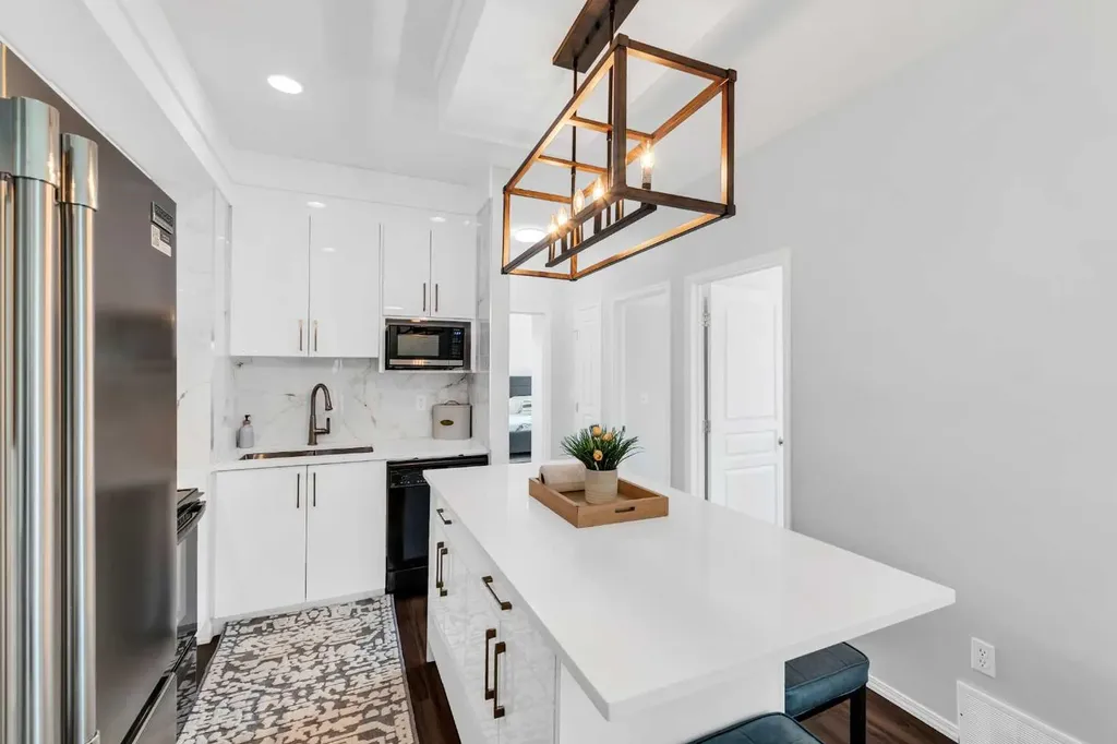 539 East Lakeview Place Chestermere AB T1X 0A3