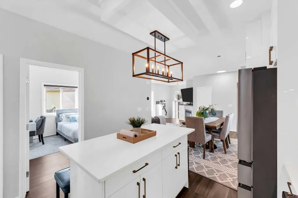539 East Lakeview Place Chestermere AB T1X 0A3