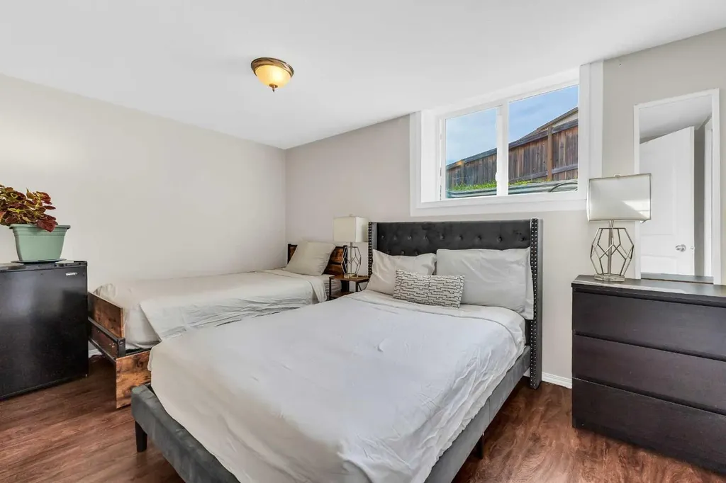 539 East Lakeview Place Chestermere AB T1X 0A3