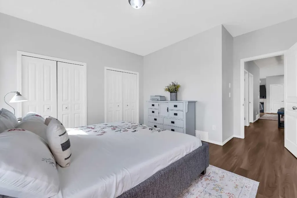 539 East Lakeview Place Chestermere AB T1X 0A3