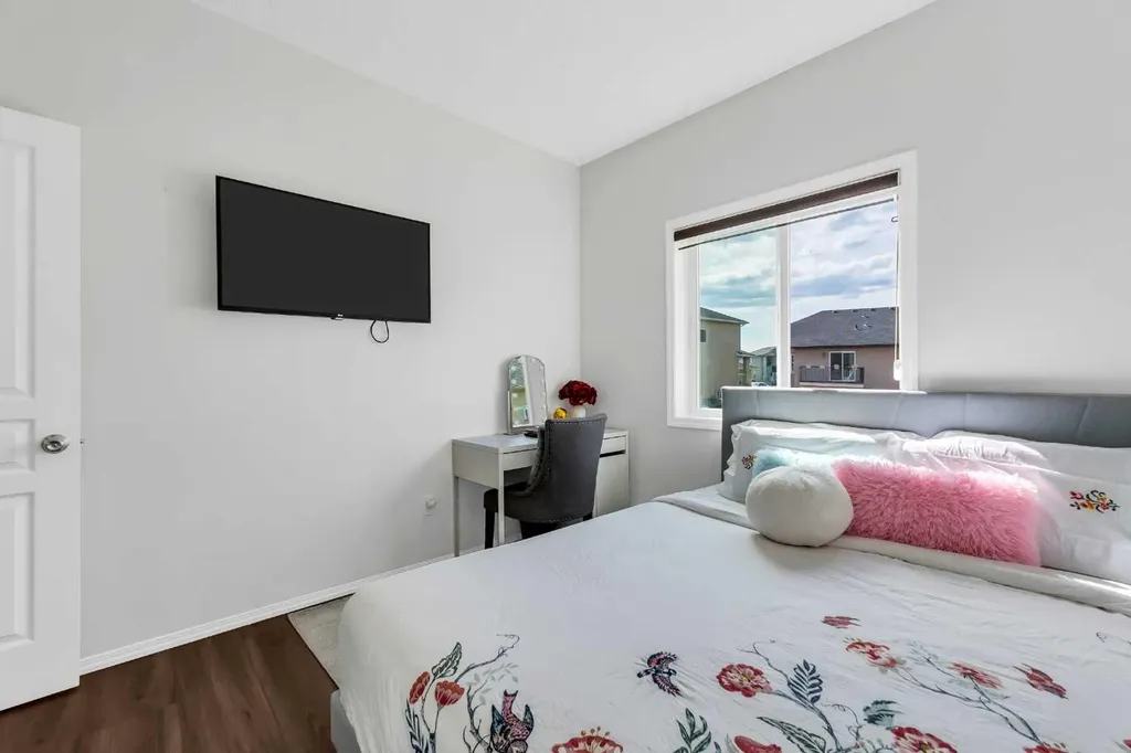 539 East Lakeview Place Chestermere AB T1X 0A3